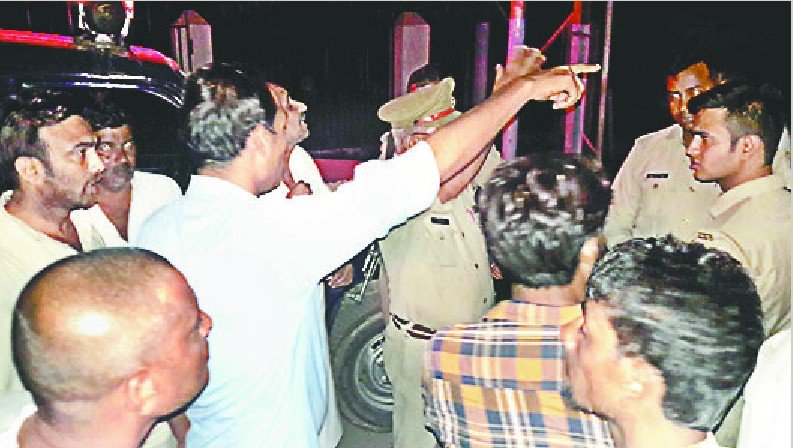 फायरिंग से दहशत