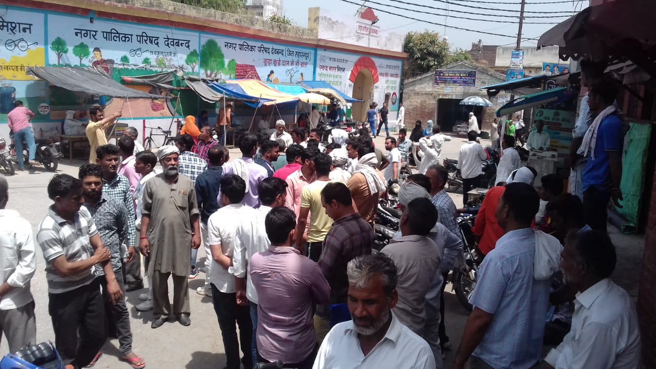रनखण्डी गाँव ने दिया एकजुटता का सन्देश,क्षेत्रीय विधायक प्रकरण में थाने पहुचे ग्रामीण