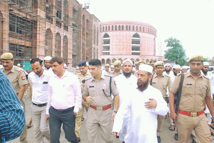 दारूल उलूम लाइब्रेरी का डी एम व एसएसपी ने किया निरीक्षण, अवैध निर्माण की मिली थी जानकारी