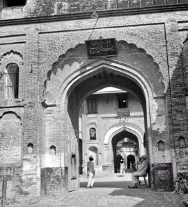 old-picture-of-Darul-Uloom-main-gate-Deoband